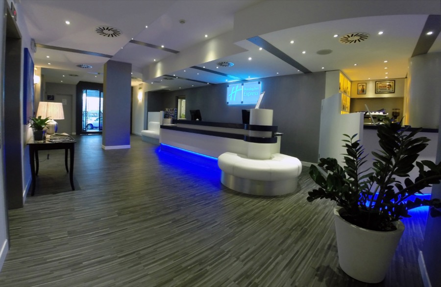HOLIDAY INN